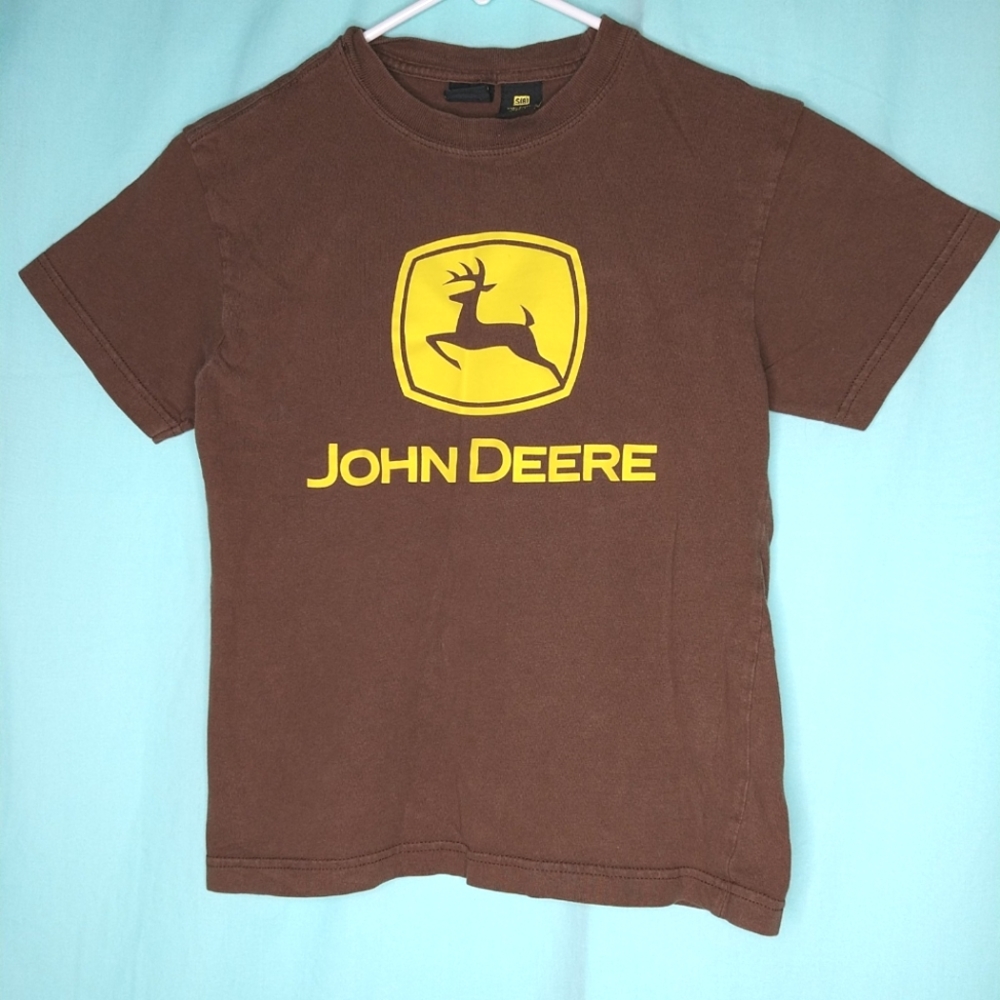 John Deere bit small 8 graphic tee